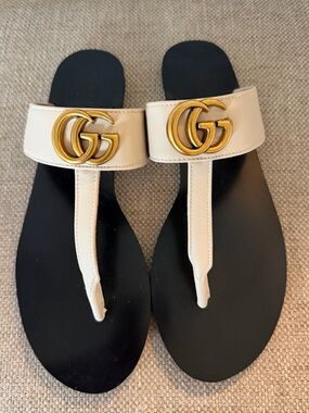 Gucci Cream Leather GG Thong Sandals with Gold Hardware